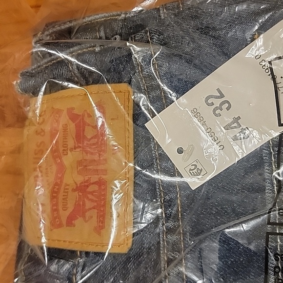 NEW Levi's Big and Tall Mens 550 Tapered Leg Relaxed Fit Jean - Picture 4 of 5